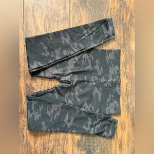 Spanx Look At Me Now High Waisted Seamless Slimming Shaping Leggings Medium Camo